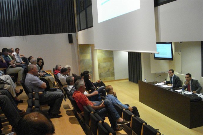 José Javier Esparza e Ignacio Guembe, durante el encuentro en Tudela.