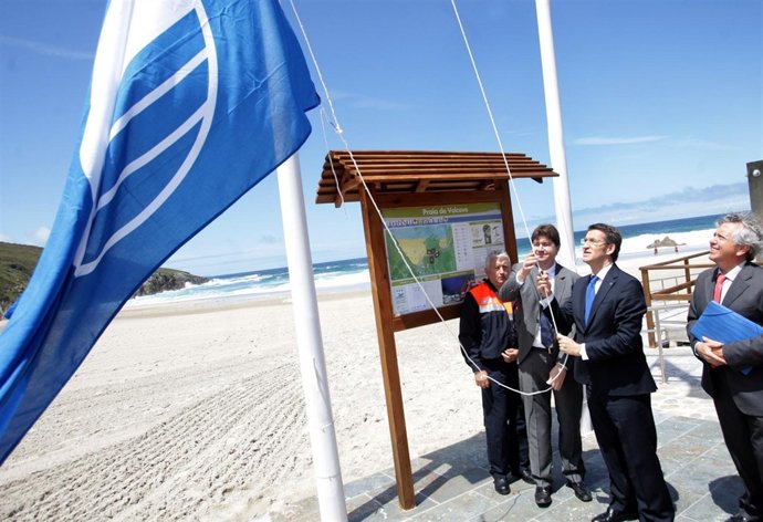 Feijóo asiste al acto de entrega de banderas azules a Galicia.