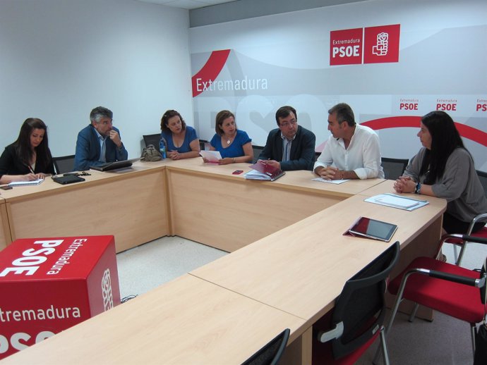 Reunión PSOE con comité de empresa de Fuentecapala