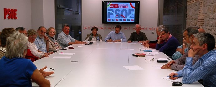 César Luena junto al Grupo de Mayores de su formación