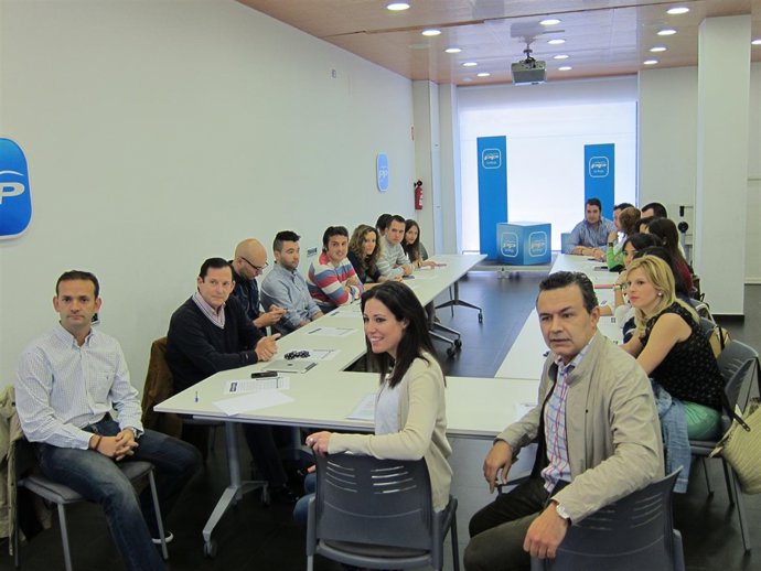 Curso organizado por NNGG sobre las leyes de emprendedores