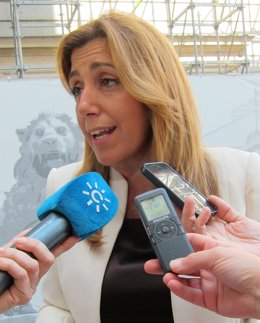 Susana Díaz atiende a los medios en el Congreso de los Diputados