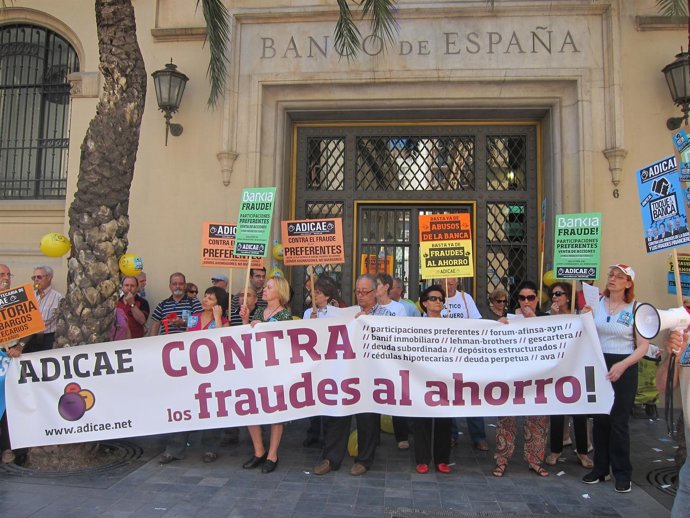 Manifestación del 'Toque a la banca' en Valencia