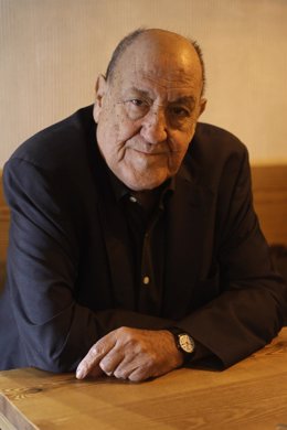 El escritor Javier Tomeo