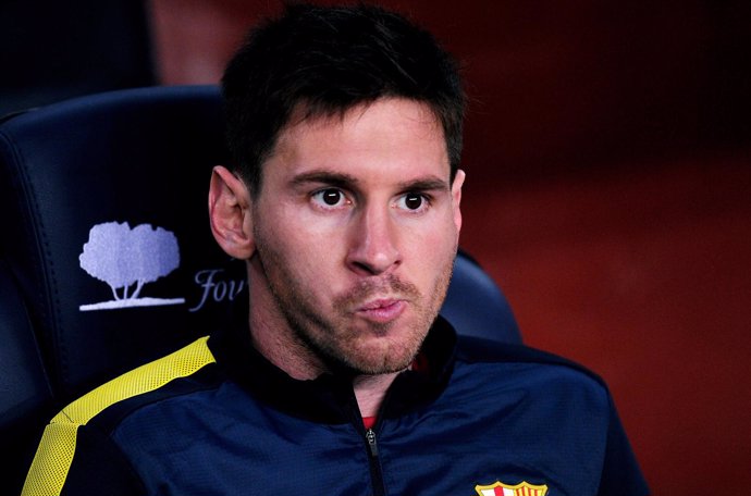 BARCELONA, SPAIN - MAY 05:  Substitute Lionel Messi of Barcelona looks on from t