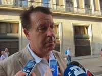 El consejero de Cultura propone dedicar una calle de la ciudad al escritor Javier Tomeo