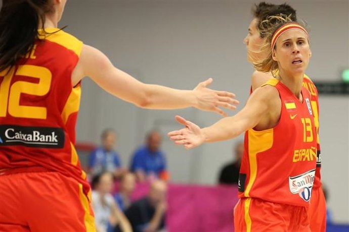 España sella su billete para cuartos a costa de Montenegro