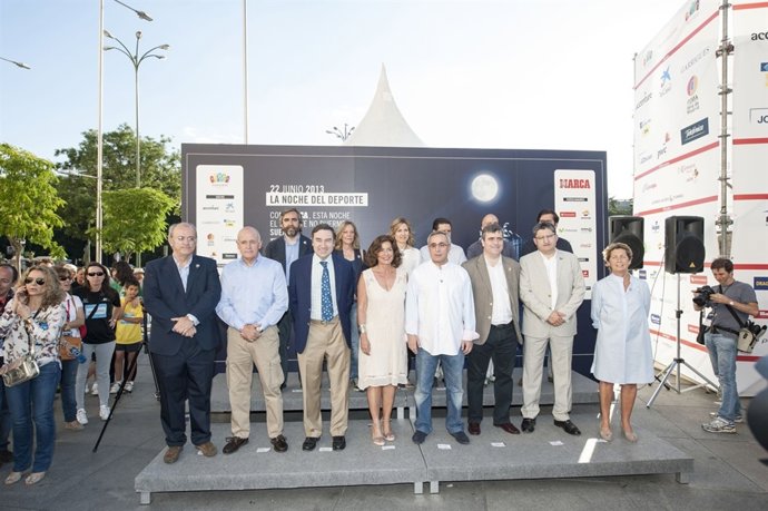 Más de 50.000 madrileños inundan las calles en La Noche del Deporte