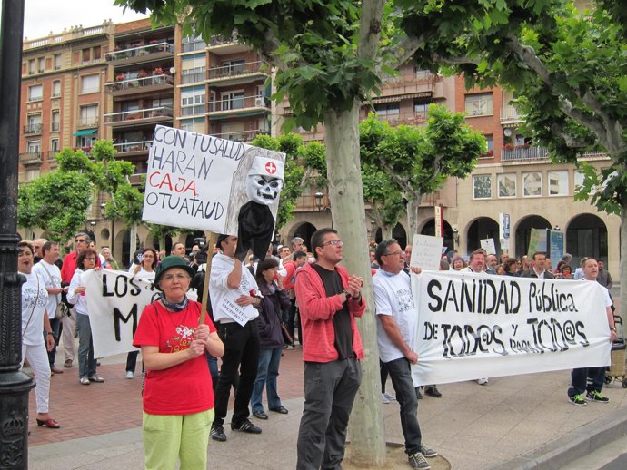 Concentración ruidosa de Marea Blanca La Rioja
