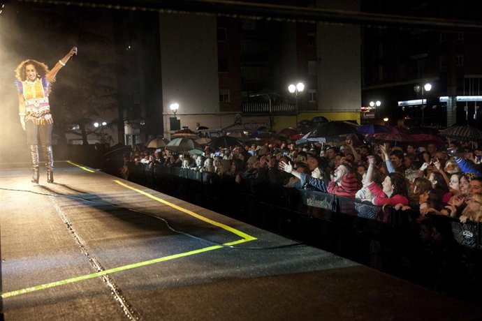 Rosario Flores en concierto en Maliaño 