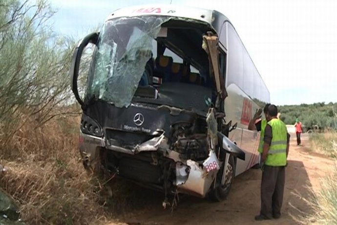 Accidente de autobús deja 20 heridos en Badajoz