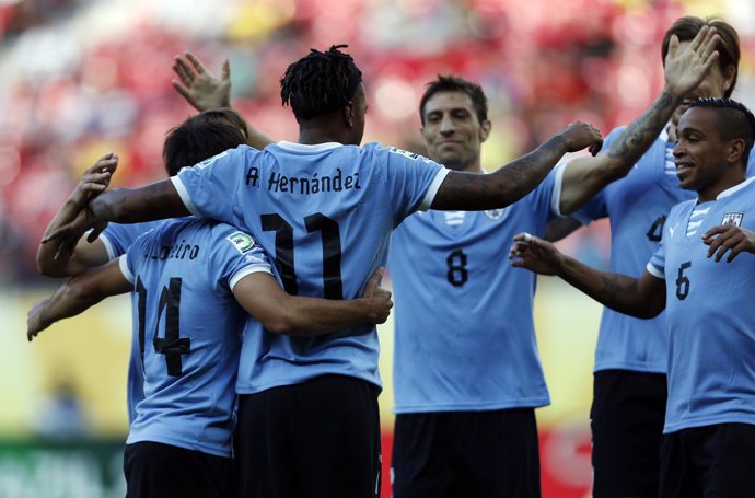 Uruguay golea a Tahití en la Copa Confederaciones