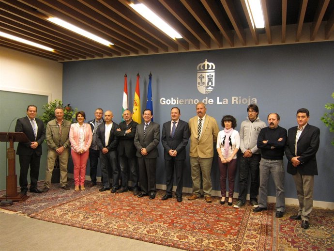 Firma convenios comercio con Sanz