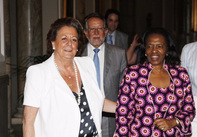 Rita Barberá con la embajadora de Sudáfrica en España.