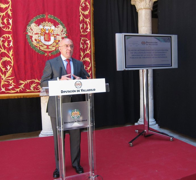 El presidente de la Diputación, Jesús Julio Carnero