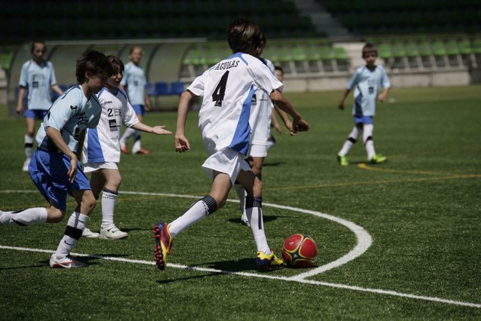 II Edición de la Diabetes Junior Cup. Fútbol. Niños jugando al fútbol. Deporte