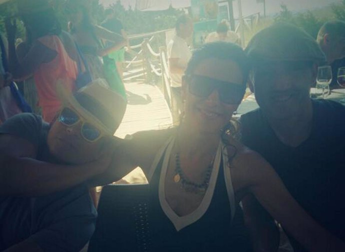 Raquel Sánchez Silva se refugia con sus amigos en Formentera, entre ellos Boris 