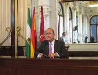 De la Torre dice que el cambio de nombre de la avenida Carlos Haya "no responde a la petición de los ciudadanos"