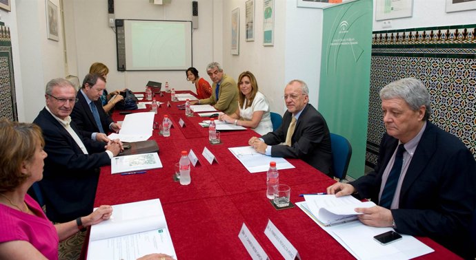 Díaz preside la reunión del Patronato del Centro de Estudios Andaluces