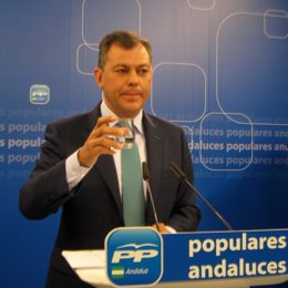 El secretario general del PP-A, José Luis Sanz, en la sede regional del partido