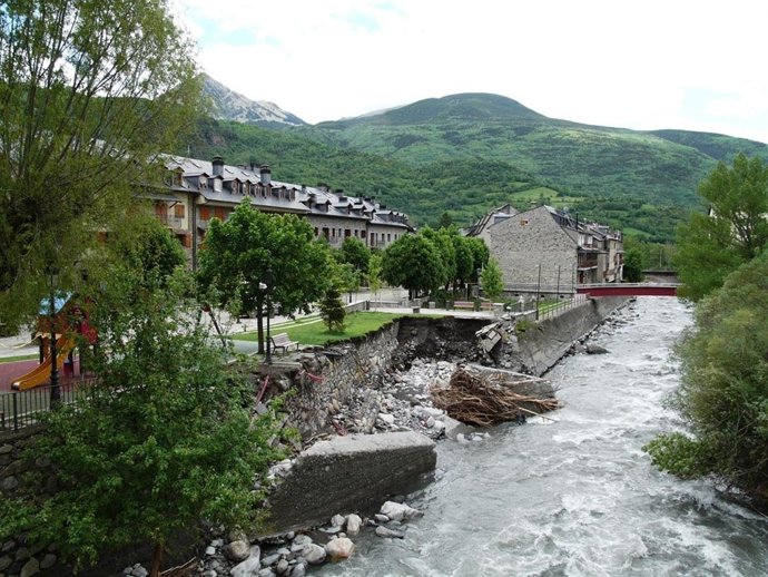 Casco urbano de Benasque tras la crecida del Ésera