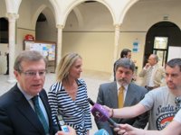 Collado dice que esta semana los rectores "acercarán posturas" con Wert sobre la nota media mínima para acceder a beca