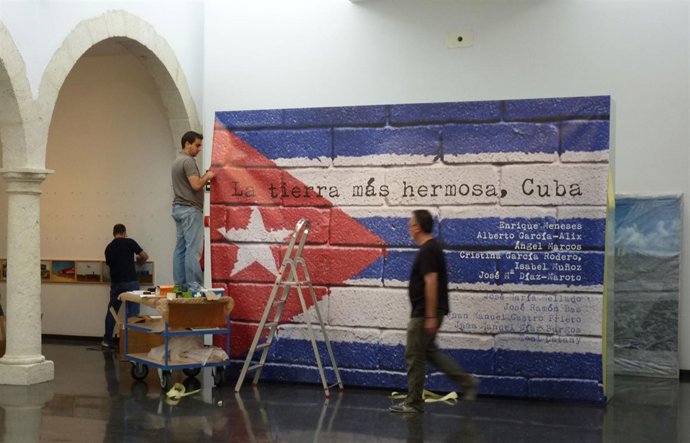 Montaje de la muestra del CAF 'La tierra más hermosa, Cuba'
