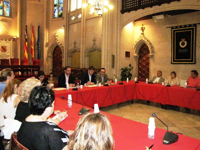 Reunión entre Martí Sansaloni y asociaciones de enfermedades raras