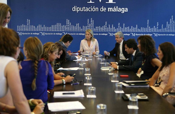 La vicepresidenta de la Diputación, Francisca Caracuel, en la junta de gobierno