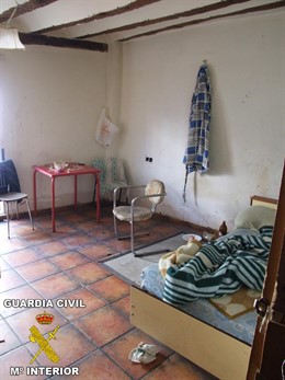 Habitación donde retenían a la mujer