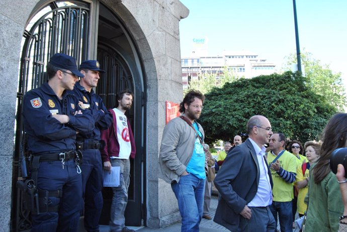 Sancionados por el desahucio de Aurelia Rey presentan alegaciones en A Coruña