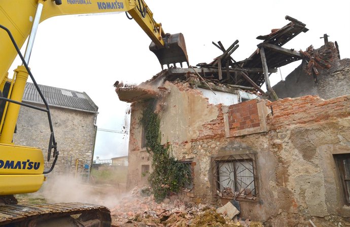 Derribo de una vivienda en Santander 