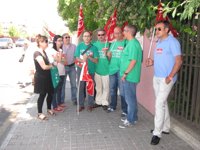 UGT, CCOO y STE se concentran en C-LM para mostrar el descontento de la comunidad educativa con los recortes y la LOMCE