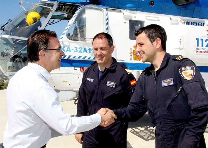 Castellano durante la exhibición de extinción de incendios