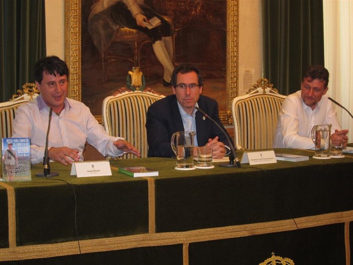 Fernando Couto (centro), con Xurde Morán (izquierda).