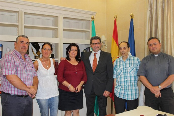 Reunión entre distintos entes sociales de la localidad. 