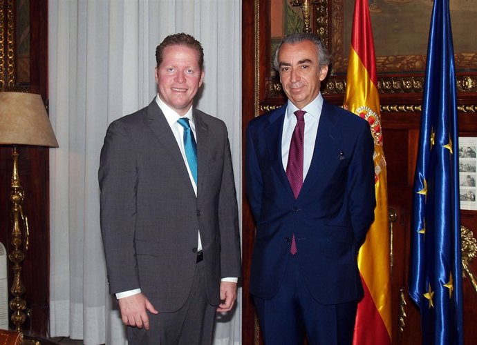 Secretario de Estado de Hacienda, Miguel Ferre, con su homólogo de Puerto Rico