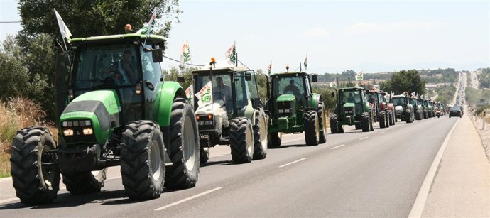 Tractores que han participado en la movilización para pedir una PAC justa.