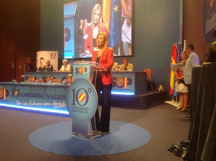 La delegada del Gobierno en Madrid, en el congreso del SUP