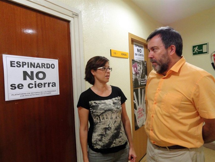 La edil socialista Susana Hernández y el concejal de IU-Verdes Nacho Tornel 