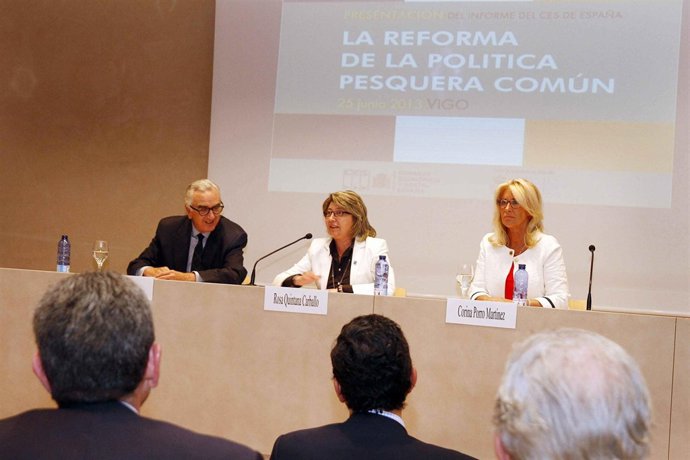 FOTOS: ROSA QUINTANA DESTACA O PARALELISMO ENTRE O CES E GALICIA NA DEFENSA DA D