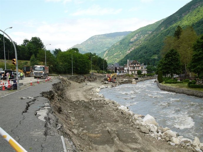 El paso del río Garona por Les. Inundaciones en Aran