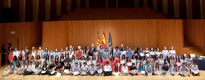 Català en la entrega de los Premios Extraordinarios al Rendimiento Académico