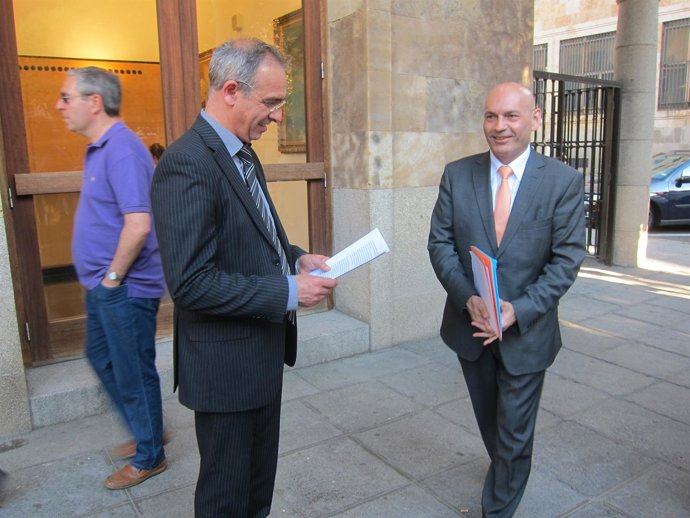 Gómez Bermúdez junto al director de La Gaceta Regional, Julián Ballestero