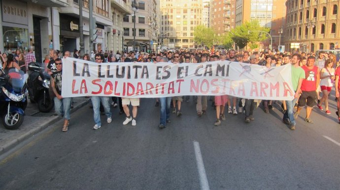 Manifestantes de diferentes organizaciones sociales contra la represión