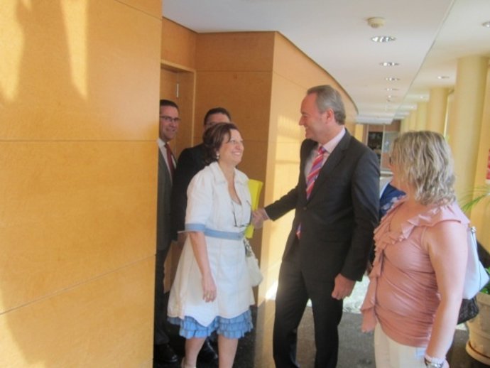 Fabra asiste a la reunión de grupo de las Corts