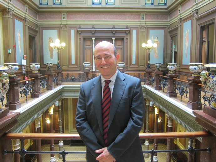 El decano del Icab, Pedro Yúfera, en el Colegio de Abogados