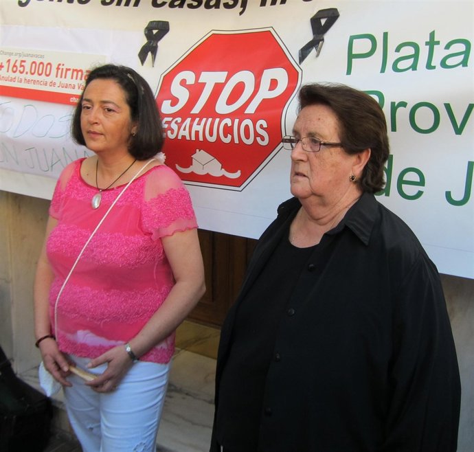 Juana Vacas junto a su hija Encarnación hoy