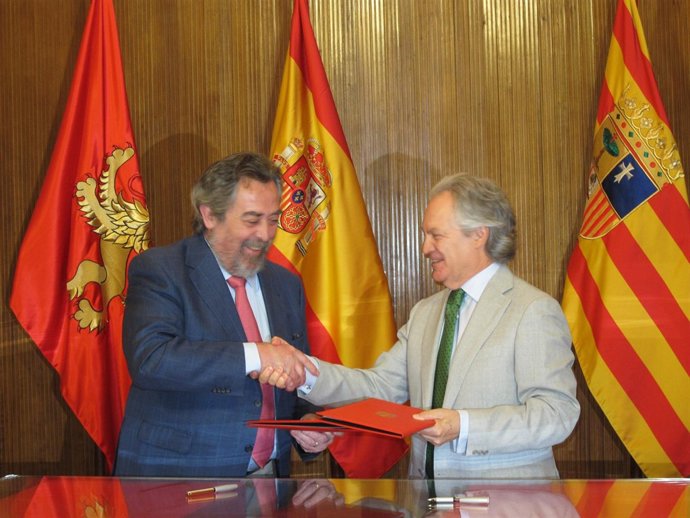 Belloch y el director general de Bantierra, Javier Hermosilla