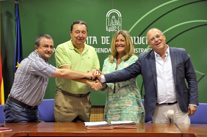 Junta de Andalucía firma con CCOO, UGT y CSIF acuerdos para el sector público 